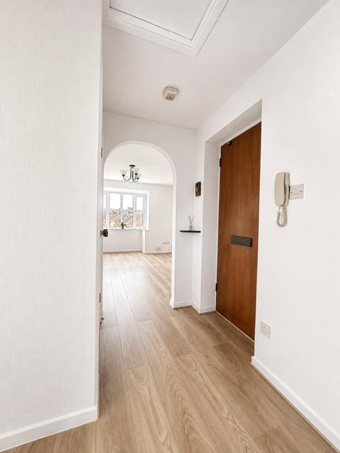 1 bed property in Summerhill Way, Mitcham
